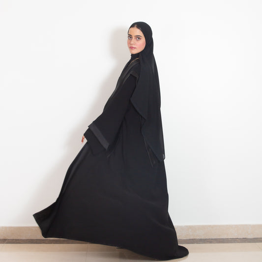 Flowy classic black abaya