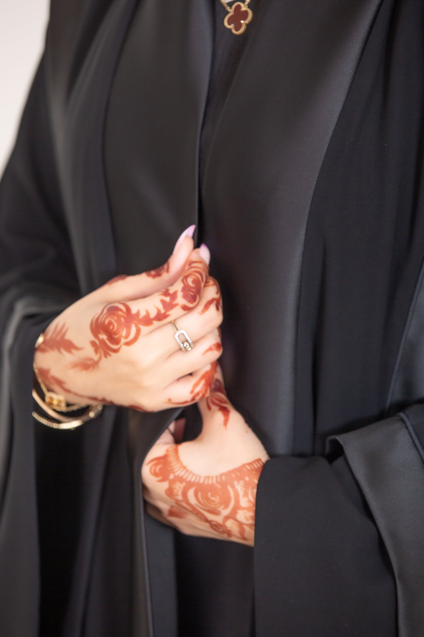 Flowy classic black abaya