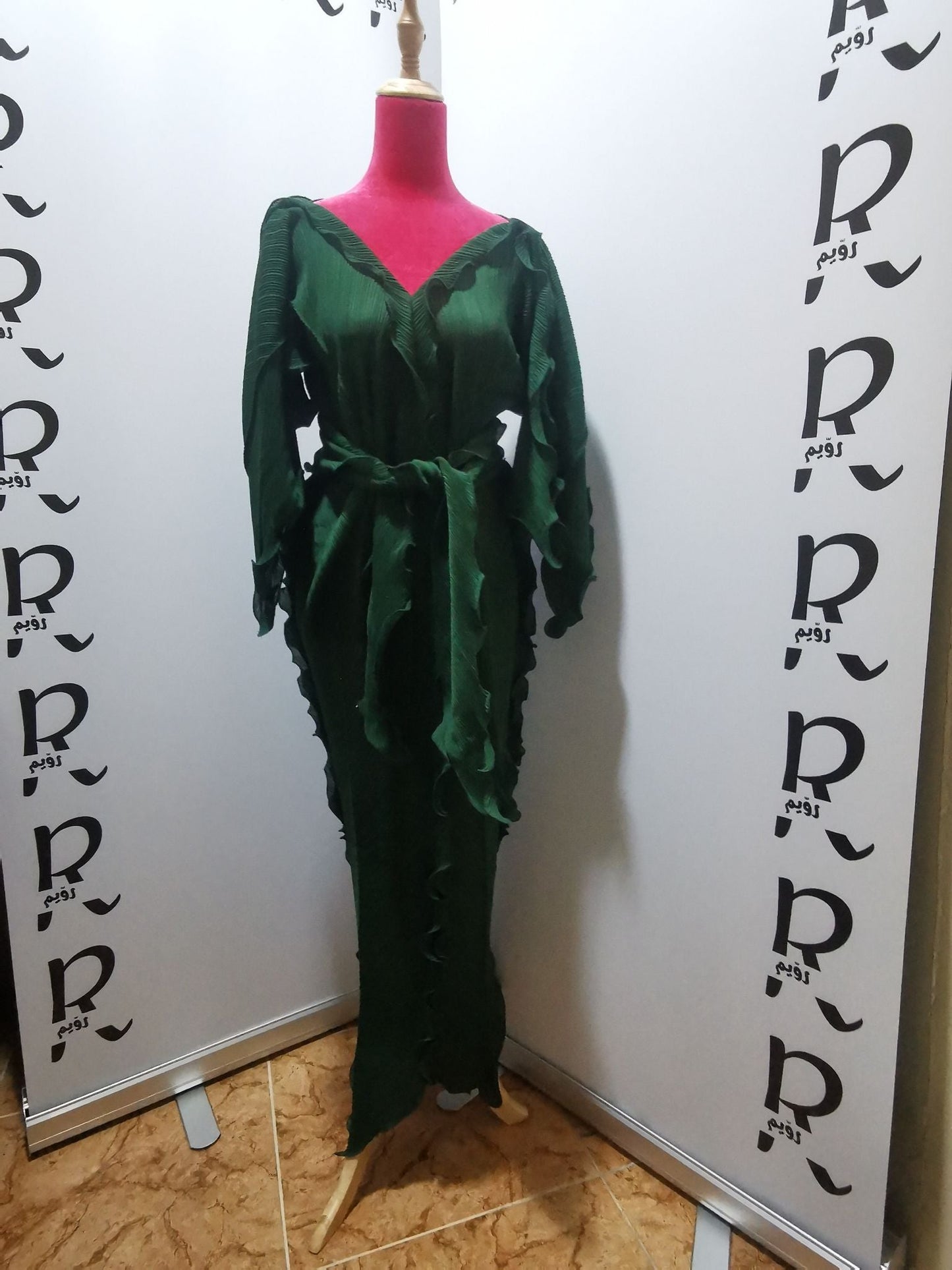 Green ruffle dress with belt - 4