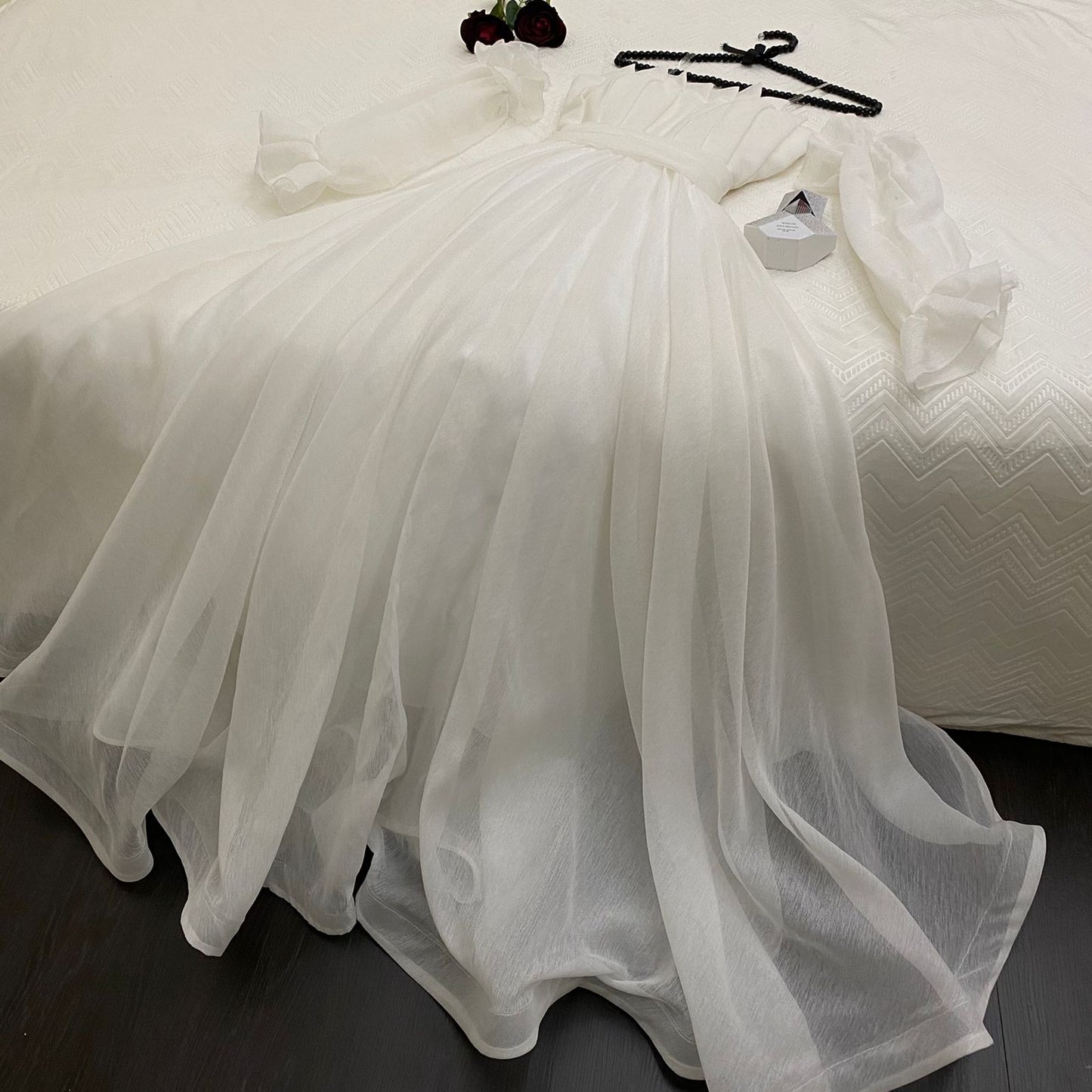 فستان أبيض ملكي  - 4