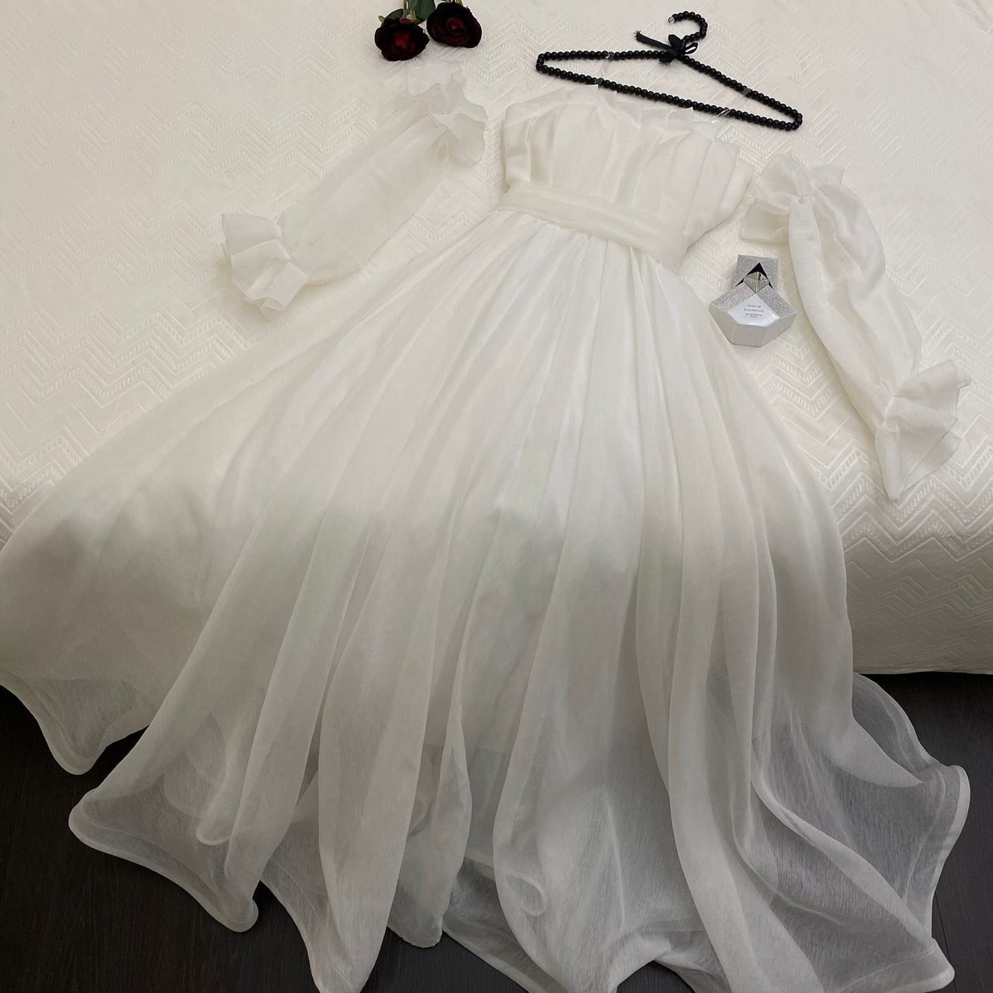 فستان أبيض ملكي  - 3