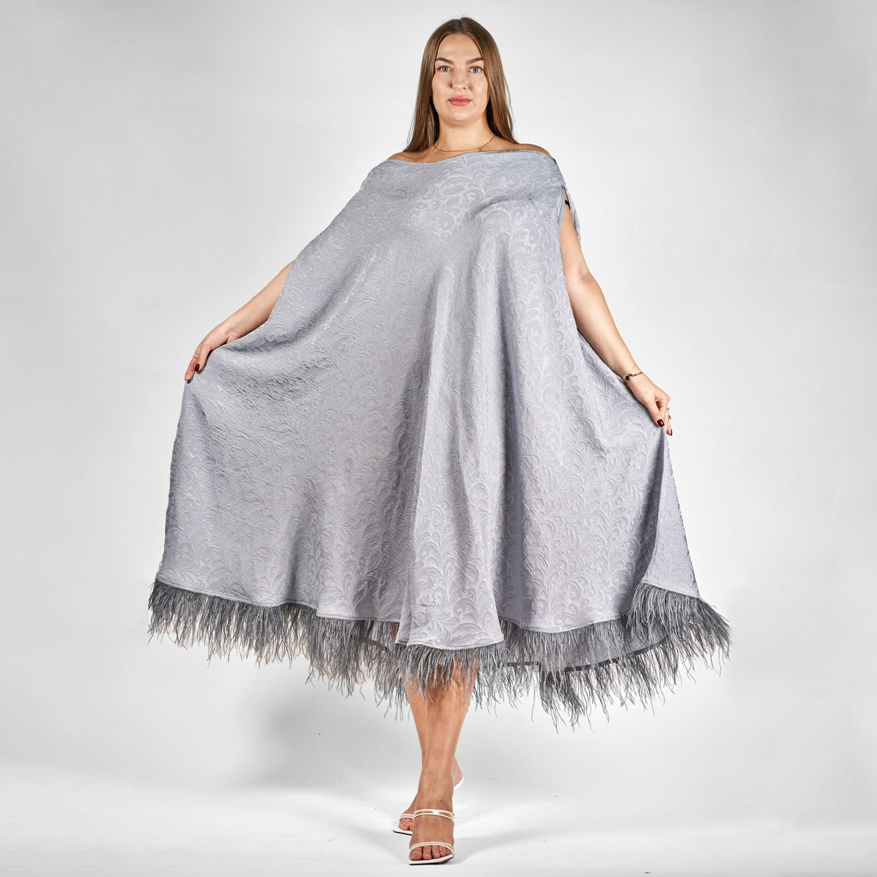 Soft grey dress with feathers - 3